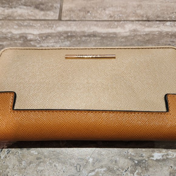 NEW (with tags) CHARLES & KEITH Wallet with zipper - Picture 2 of 8